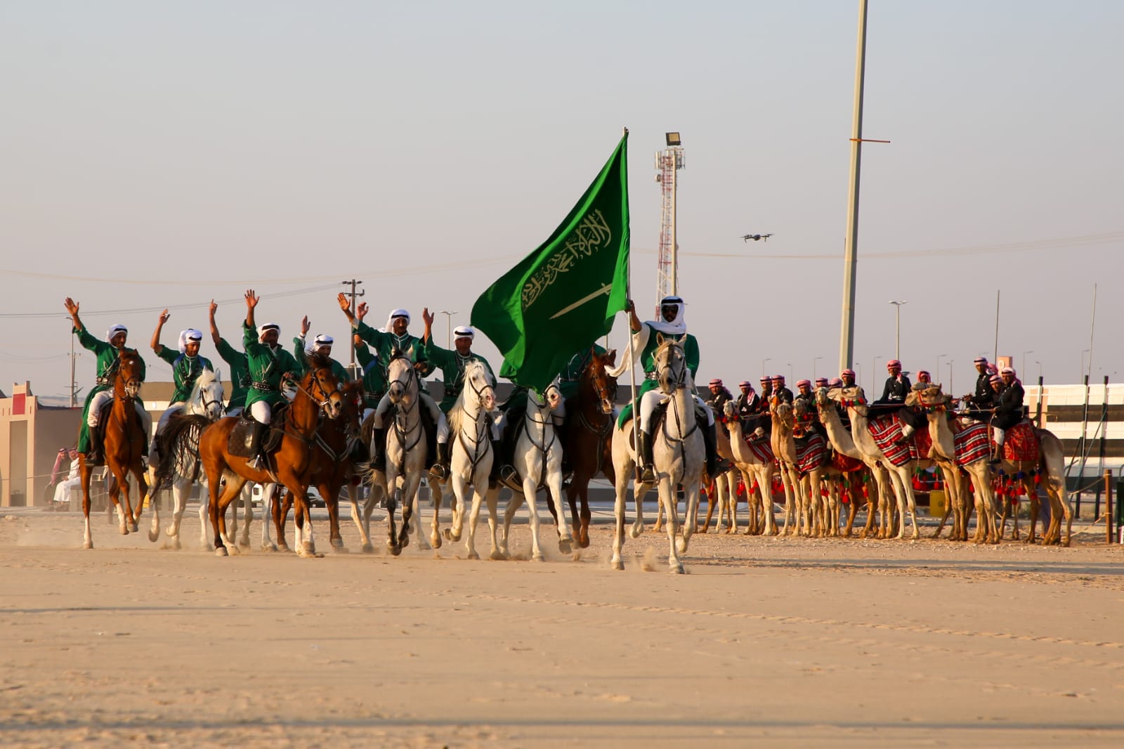 بالصور.. ترقيص الخيل ورمي الرمح والتقاط الأوتاد يمتعان زوار سفاري بقيق