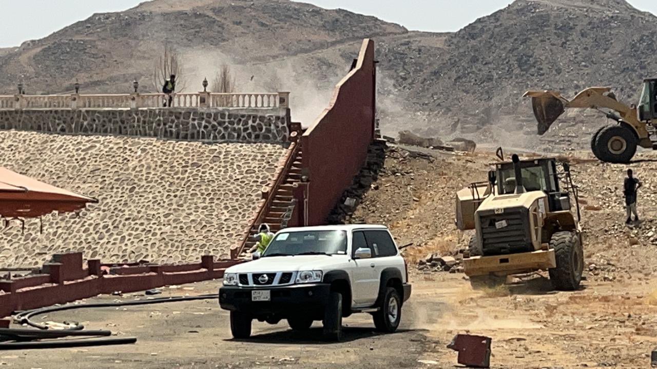 استعادة أراضٍ حكومية تتجاوز مساحتها  121 مليون م2 بمنطقة مكة